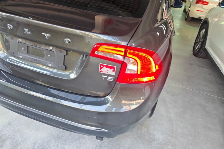 沃尔沃S60 2019款 S60L T5 智远版车身外观9