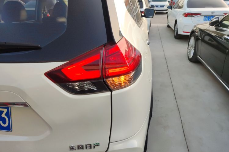 日产 奇骏 2021款 2.0L CVT 2WD XL Premium智联尊享版车身外观9