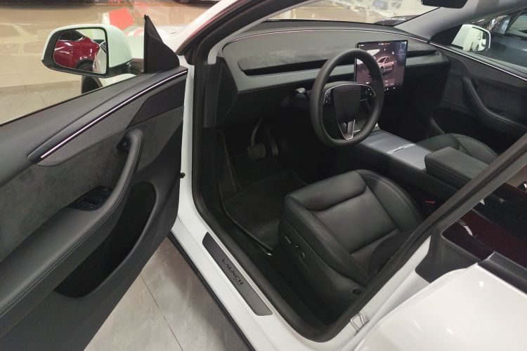 特斯拉 Model Y 2025款 长续航全轮驱动 首发版中控内饰20