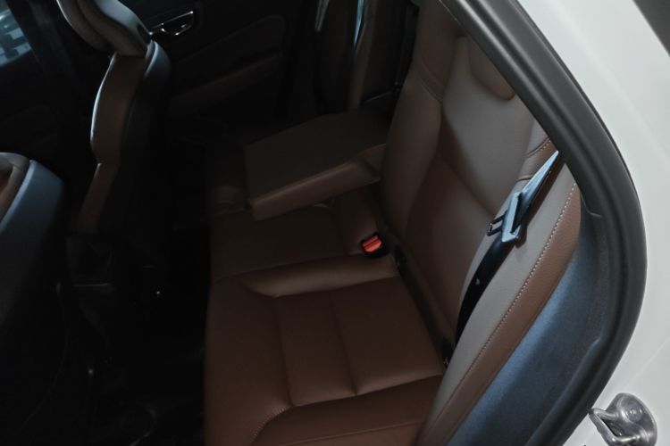 沃尔沃XC60 2025款 B5 四驱智远豪华版中控内饰7004