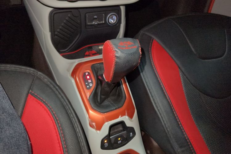 Jeep 自由侠 2016款 1.4T 自动高能版局部细节18