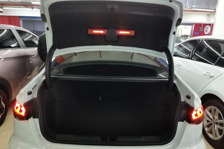 奥迪A3 2024款 A3L Limousine 35 TFSI 时尚运动型机舱底盘23