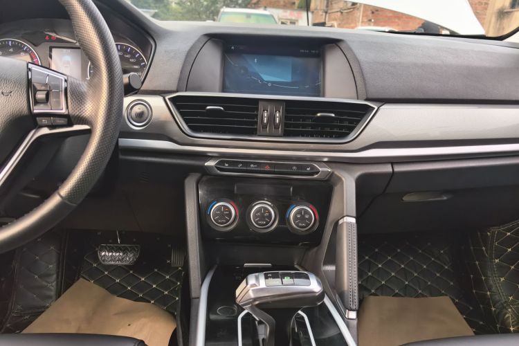 哈弗H6 2018款 红标 运动版 1.5T 自动两驱尊贵型中控内饰16