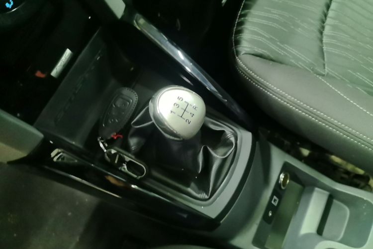 福特 翼搏 2013款 1.0L GTDi 手动尊贵型局部细节18