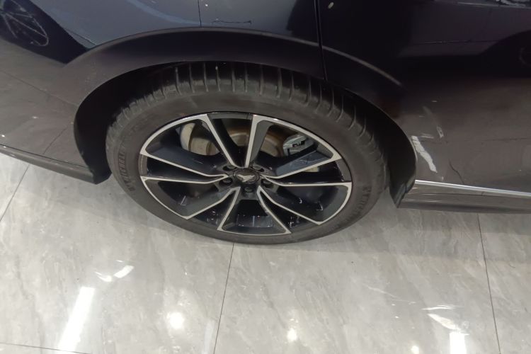 岚图汽车 岚图追光 2024款 PHEV 四驱超长续航旗舰版车身外观6008