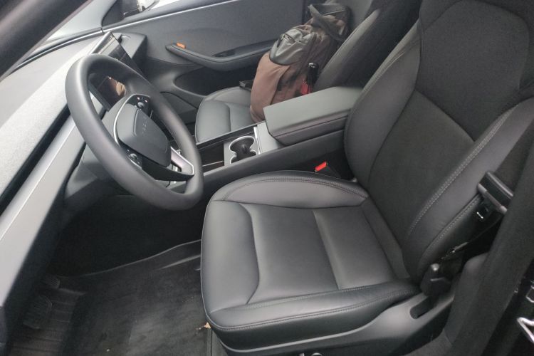 特斯拉 Model 3 2023款 后轮驱动版中控内饰19