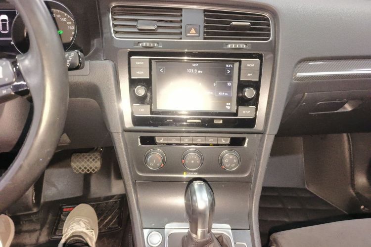 大众 高尔夫 2018款  230TSI 自动豪华型局部细节16