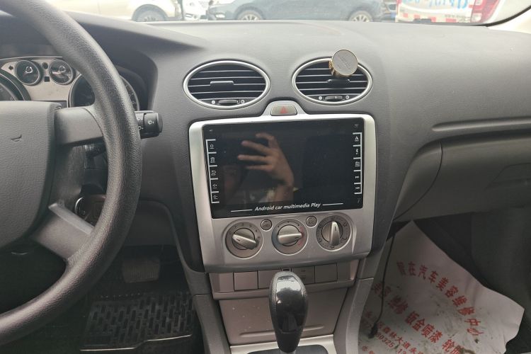 福特 福克斯 2013款 两厢经典 1.8L 自动基本型中控内饰16