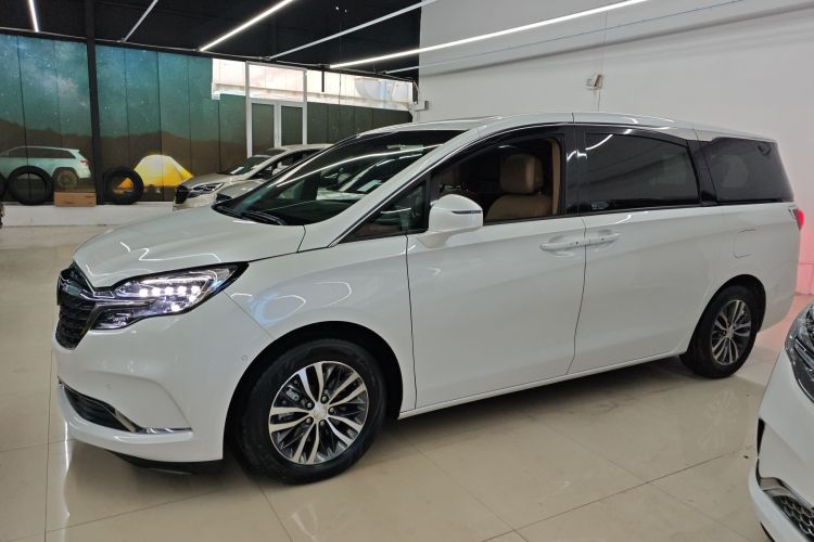 别克GL8 2020款 ES陆尊 653T 尊享型车身外观4