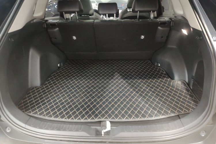 丰田 威兰达 2023款 双擎 2.5L E-CVT四驱豪华PLUS版机舱底盘23