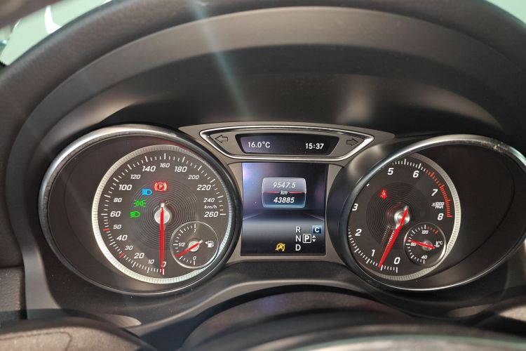 奔驰CLA 2019款 CLA 220 4MATIC中控内饰14