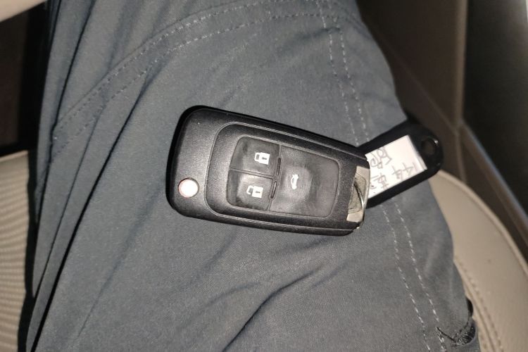 别克 英朗 2013款 GT 1.6L 自动时尚版中控内饰11