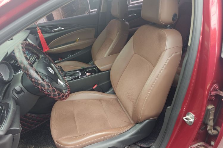 别克 君威 2017款 20T 豪华型中控内饰19