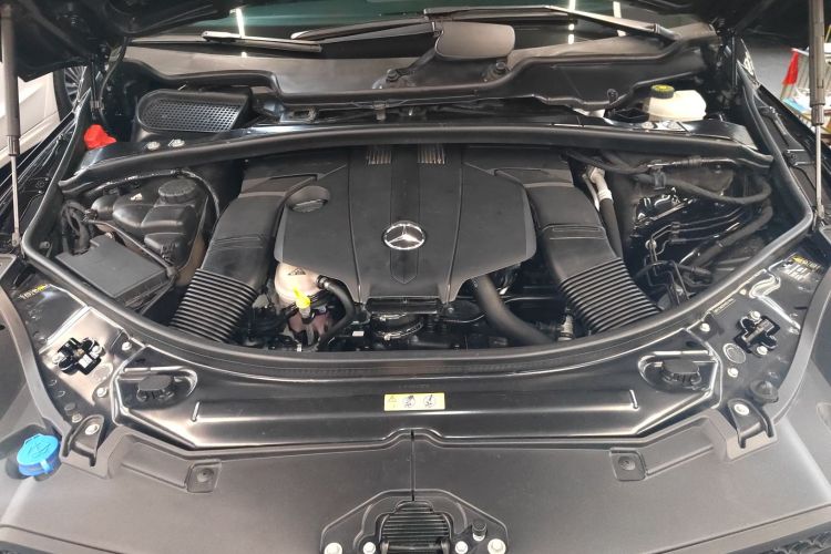 奔驰R级 2017款 R 320 4MATIC 商务型臻藏版机舱底盘24