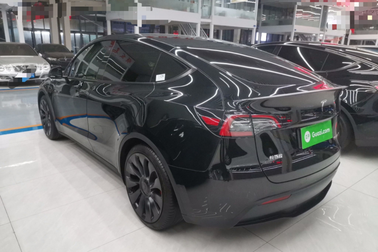 特斯拉 Model Y 2022款 Performance高性能全轮驱动版车身外观4