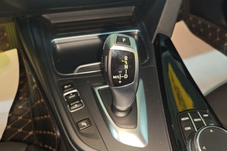 宝马3系 2019款 320Li 时尚型中控内饰18