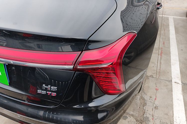 红旗H5 2023款 1.5T DCT智联旗韵版车身外观9