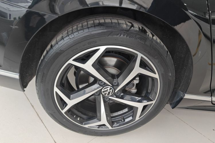 大众 迈腾 2023款 200万辆纪念版 330TSI DSG领先型车身外观6008