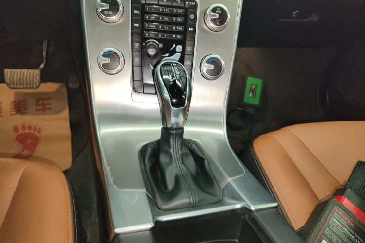 沃尔沃S60 2018款 S60L T3 智进进取版中控内饰18