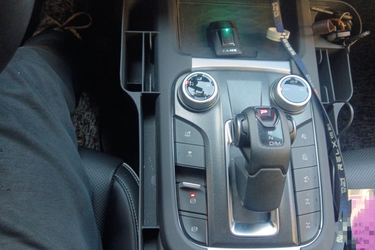 坦克300 2021款 越野版 2.0T 征服者中控内饰18