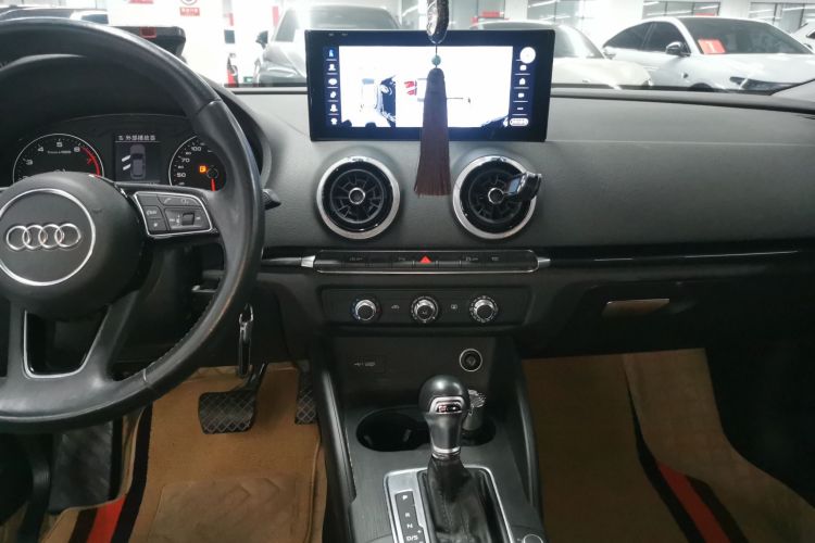 奥迪A3 2018款 30周年年型 Sportback 35 TFSI 时尚型中控内饰16