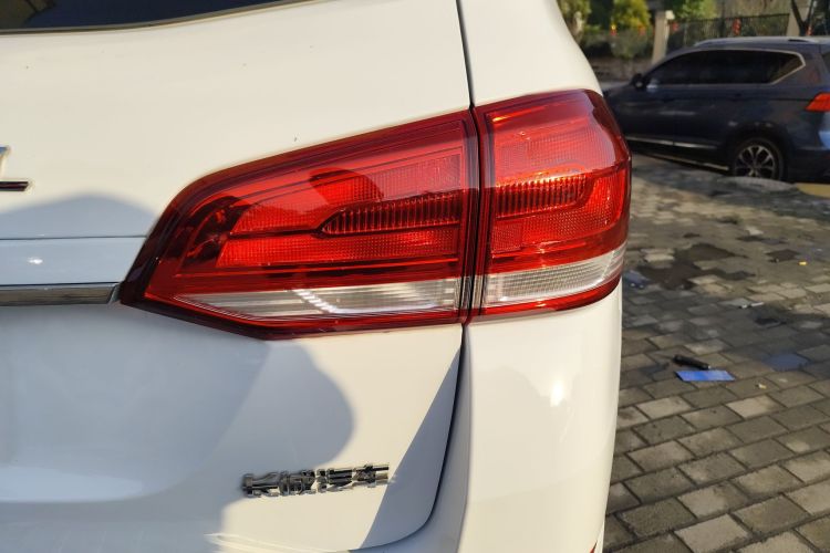 哈弗H6 2017款 蓝标 运动版 1.5T 手动两驱精英型车身外观9