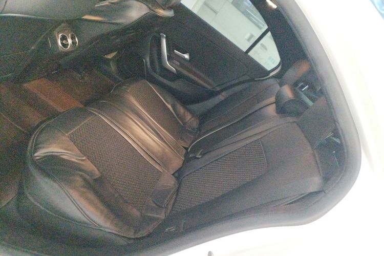 奔驰A级 2022款 A 180 L 运动轿车中控内饰21