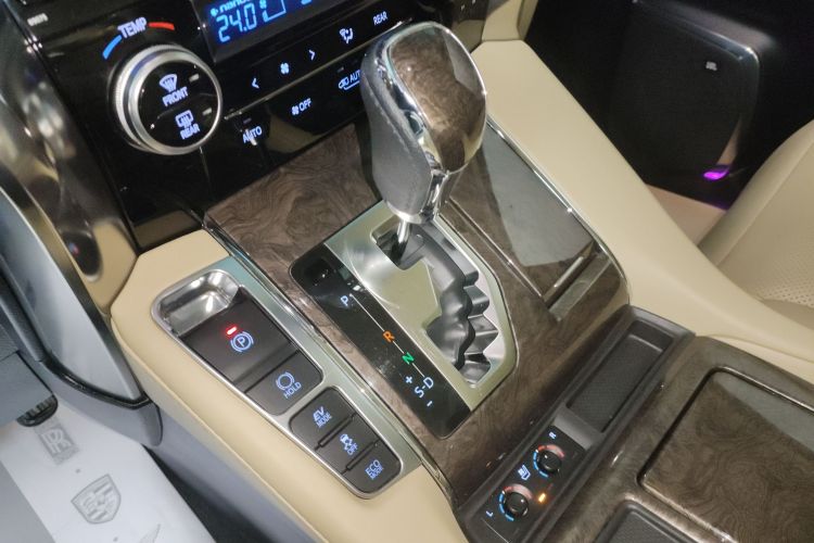 丰田 威尔法 2019款 双擎 2.5L HV尊贵版中控内饰18