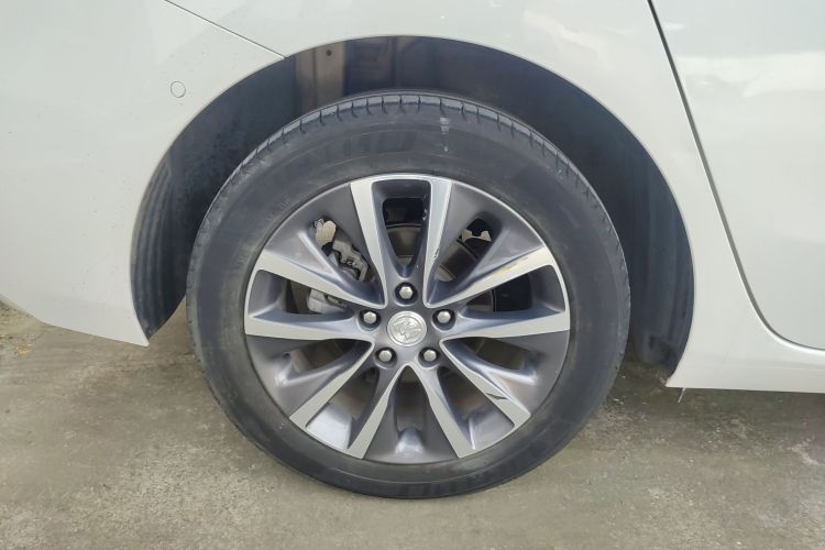 别克GL6 2019款 18T 6座互联尊贵型 国V车身外观6008