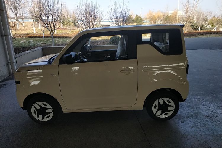 吉利银河 熊猫 2025款 210km 元气熊车身外观4