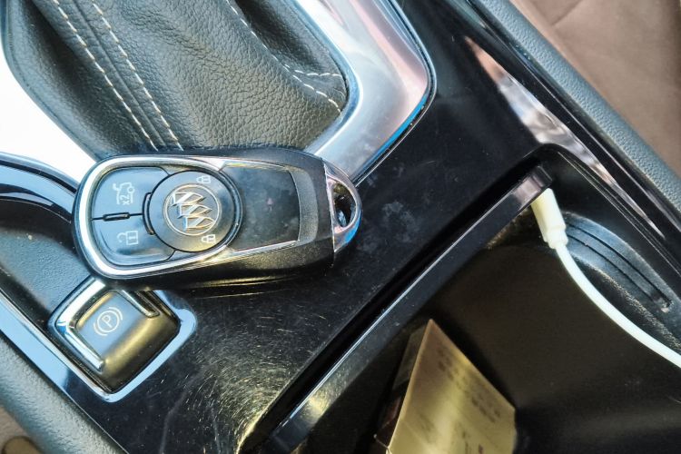 别克 君威 2019款 20T 精英型 国VI中控内饰11