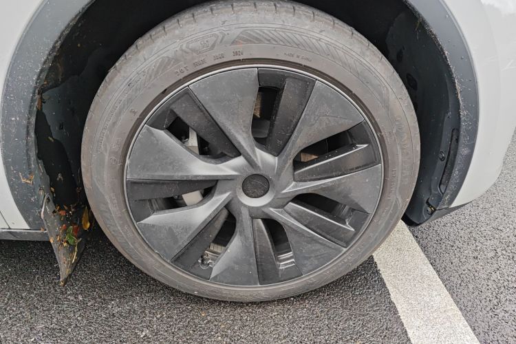 特斯拉 Model Y 2024款 后轮驱动版车身外观10