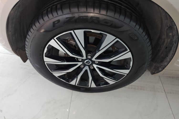 沃尔沃XC60 2025款 B5 四驱智远豪华版车身外观6007