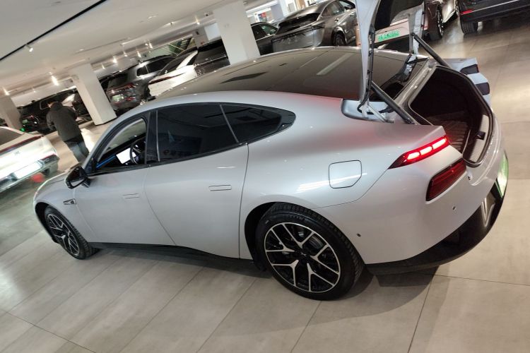 小鹏P7 2023款 P7i 702 Pro车身外观4