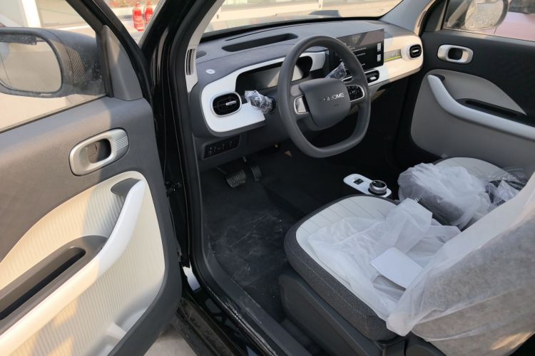 吉利银河 2025款 210km 熊猫卡丁中控内饰7003