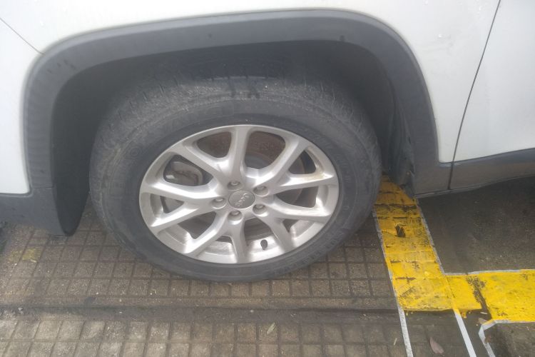 Jeep 自由光 2017款 2.0L 优越版车身外观6007