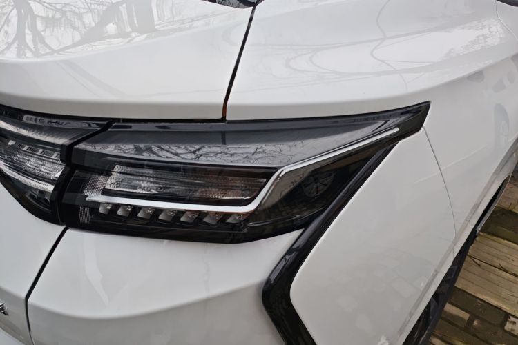 东风风神 奕炫 2025款 1.5L 自动豪华型车身外观9