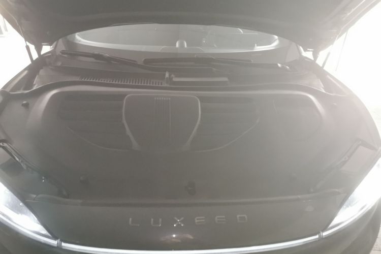 鸿蒙智行 智界R7 2025款 增程 251km Max机舱底盘24