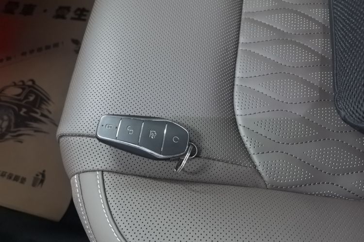 比亚迪 汉 2022款 EV 创世版 715KM前驱旗舰型中控内饰7001