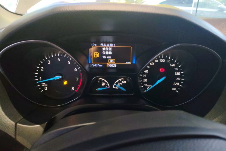 福特 福克斯 2017款 1.5T CTCC 白黑限量版中控内饰14