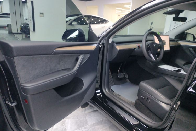 特斯拉 Model Y 2022款 改款 长续航全轮驱动版中控内饰7003