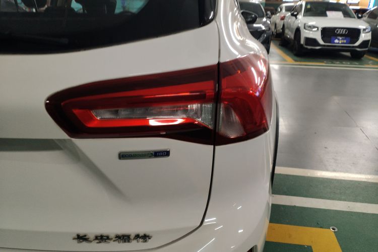 福特 福克斯 2021款 猎装版 EcoBoost 180 自动猎潮型车身外观6006