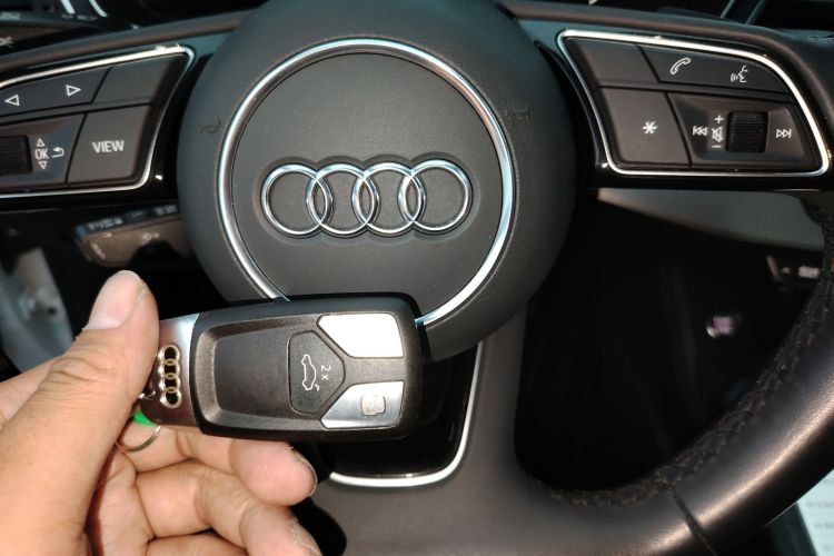 奥迪A4L 2022款 40 TFSI 豪华动感型中控内饰11