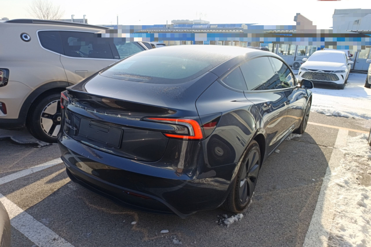 特斯拉 Model 3 2023款 长续航全轮驱动版车身外观7
