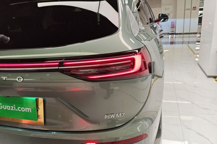 鸿蒙智行 问界M7 2022款 1.5T 后驱舒适版车身外观9