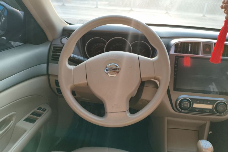 日产 轩逸 2018款 经典 1.6XE 手动舒适版中控内饰13