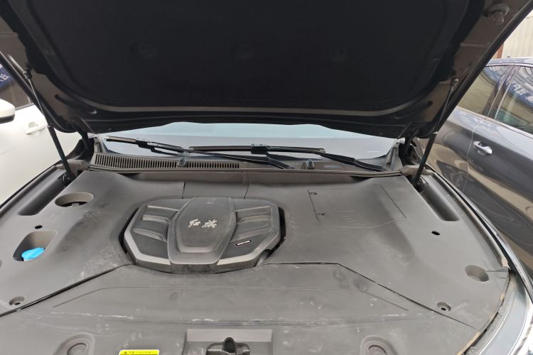 红旗HS5 2019款 2.0T 智联旗享版机舱底盘24