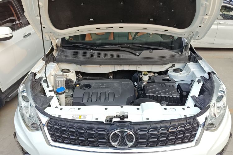 北京汽车 绅宝X35 2016款 1.5L 自动豪华版机舱底盘24