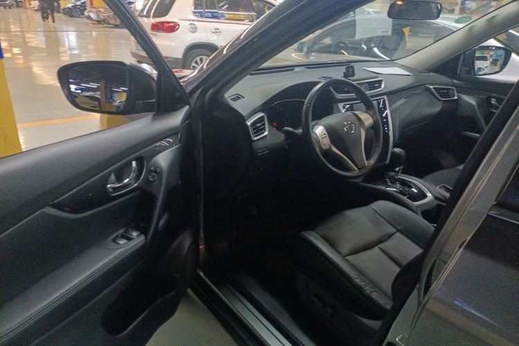 日产 奇骏 2016款 2.5L CVT运动版 4WD中控内饰7003