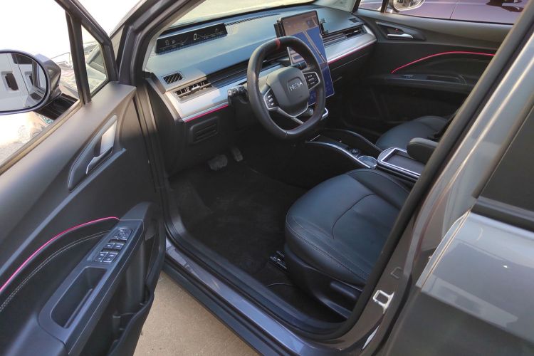 哪吒汽车 哪吒V 2021款 长续航娱乐版升级型中控内饰7003